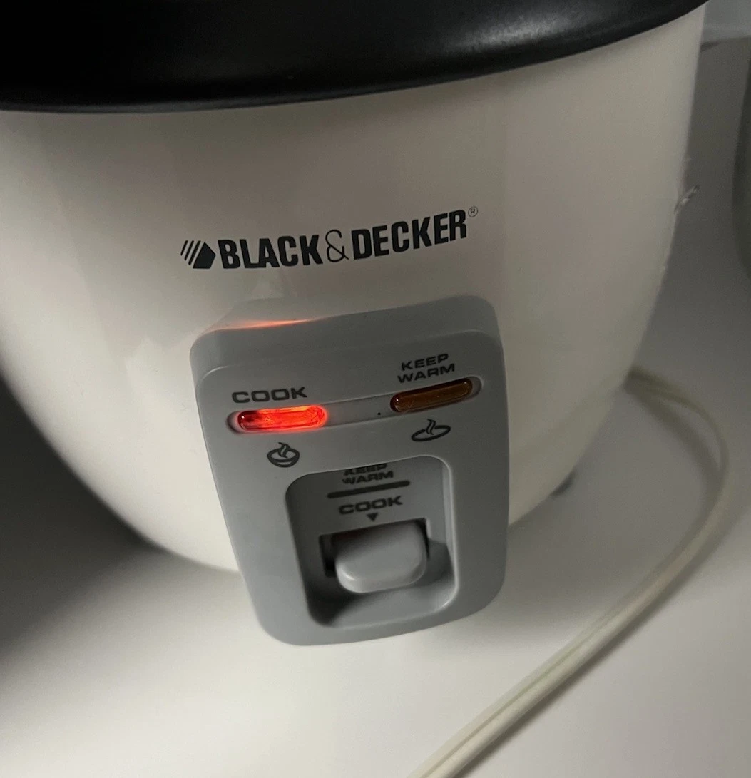 Black & Decker Black + Decker RC3406 3-Cup Dry/6-Cup Cooked Rice Cooker, White